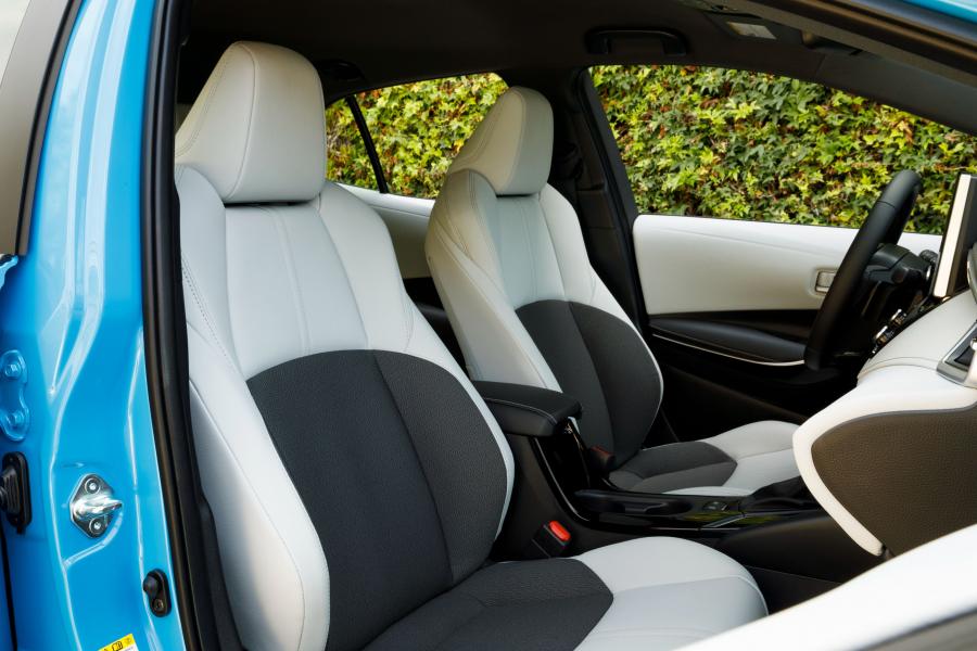 Интерьер Toyota Corolla XSE Hatchback 2018 года  (NA) (фото 45 из 88)